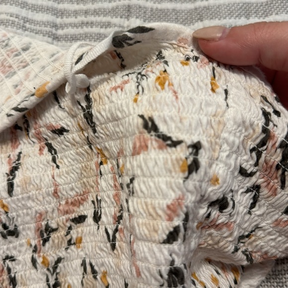 Garage cute white top with flowers - Picture 3 of 5